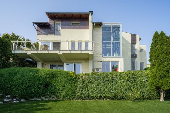Bemutató weboldal minta: Luxus családi ház örökpanorámával, Budaörs · 330 m²